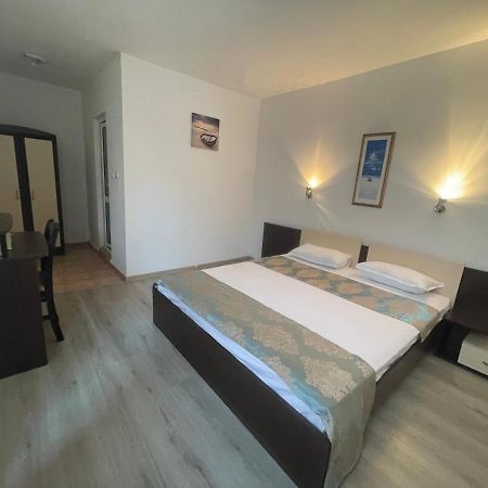 Family Hotel Aqua Ravda Exterior photo