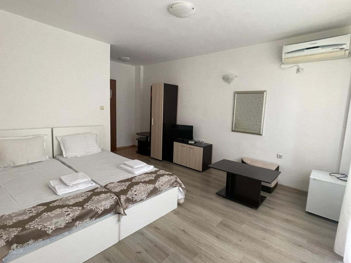 Family Hotel Aqua Ravda Exterior photo