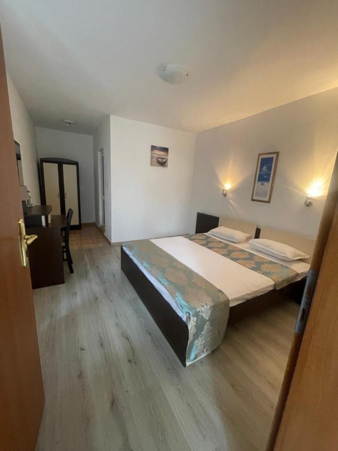 Family Hotel Aqua Ravda Exterior photo