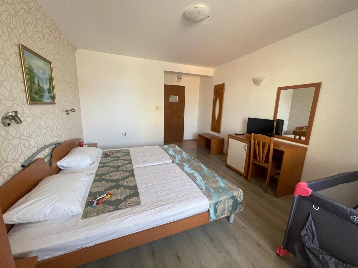 Family Hotel Aqua Ravda Exterior photo